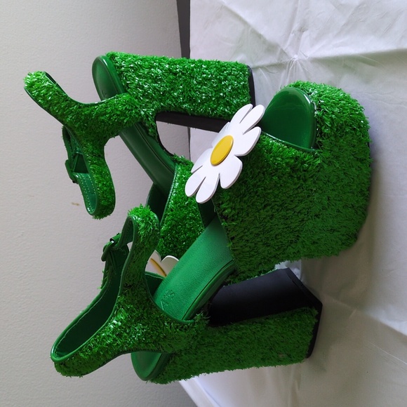 Its Always Greener Platform Heels - Picture 5 of 10